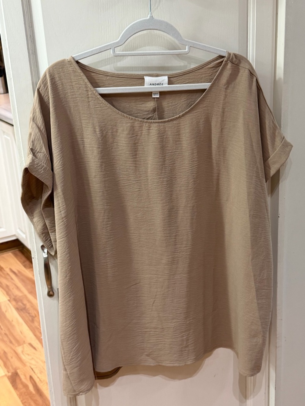 ANDREE BY UNIT Neutral Taupe Short Sleeve Scoop Neck Top